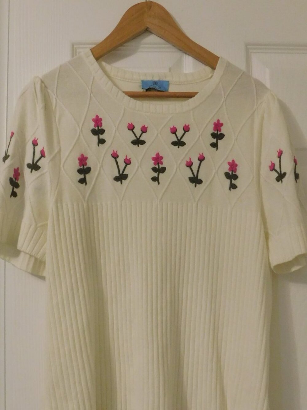 CeCe Short Sleeve  Sweater with Flower Embroidery